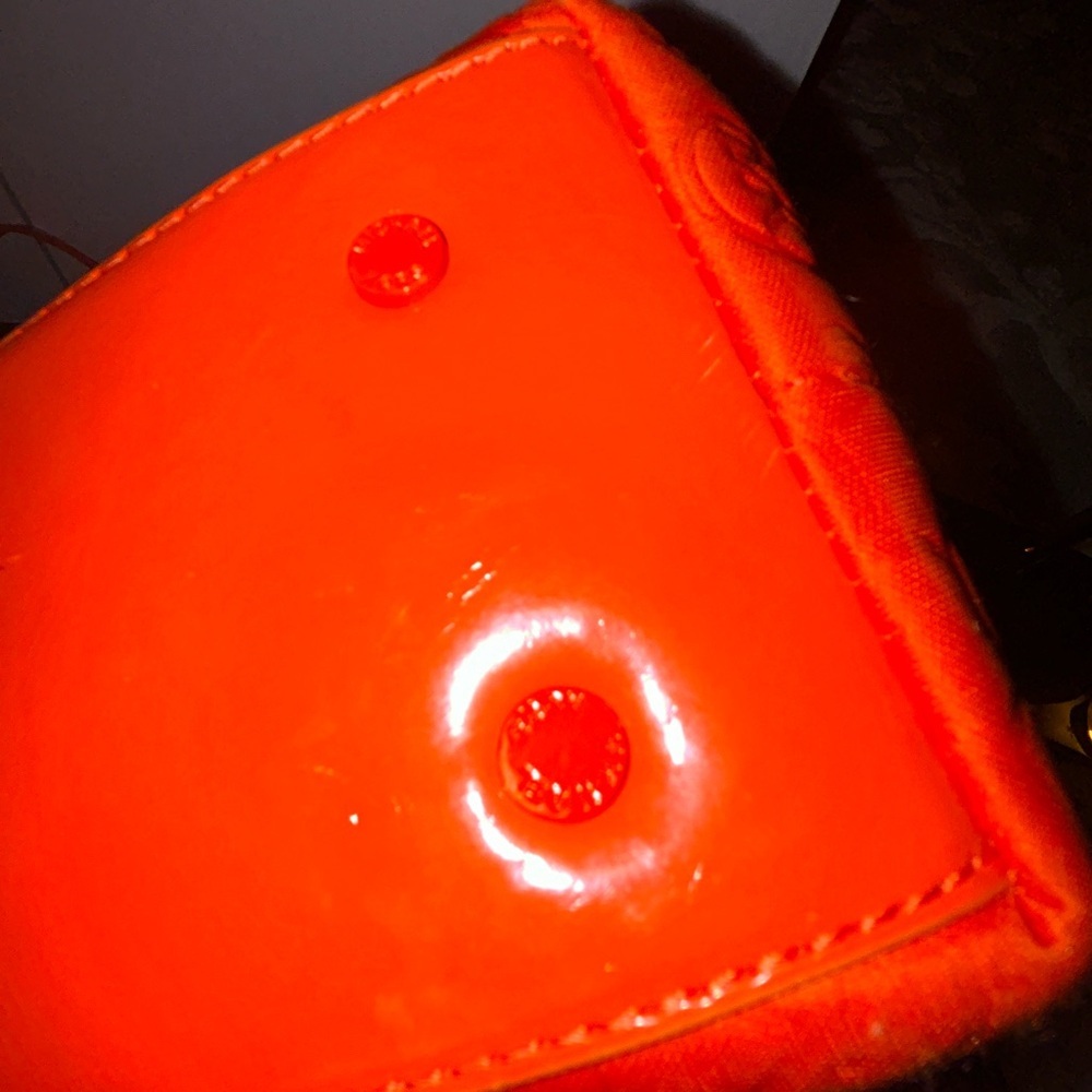 Pre loved Michael Kors quilted jet set Orange Embossed Tote Bag with wristlet - Picture 14 of 16